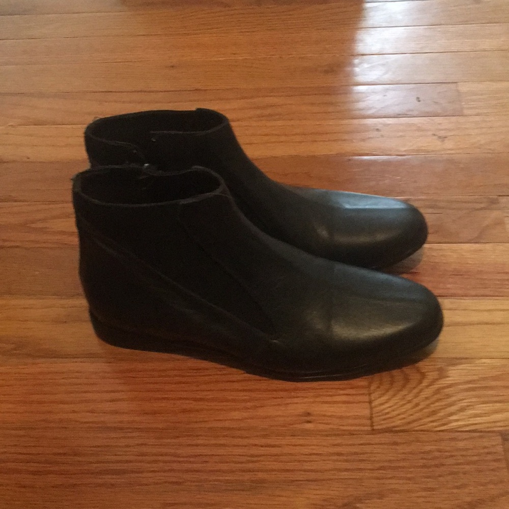 Black leather ankle boots made in Italy